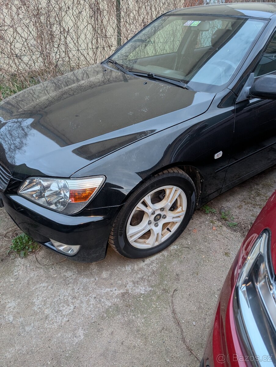 IS200 sedan doklady / papíry
