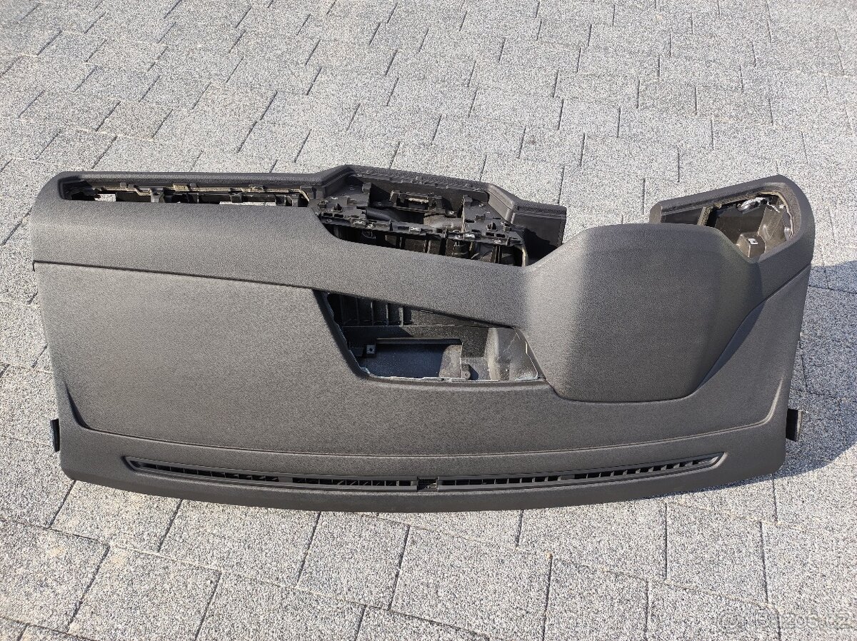 VW Touran - palubní deska