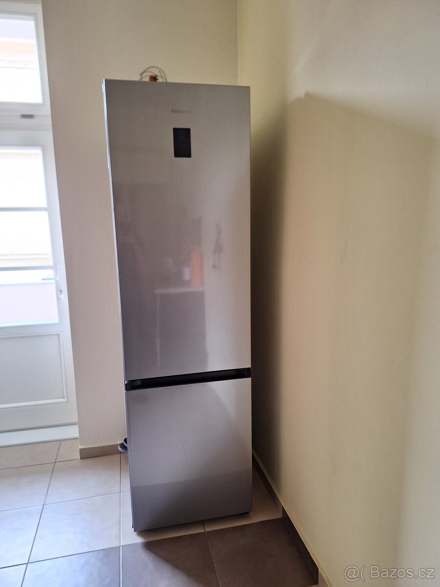 Prodám lednici s mrazákem Samsung