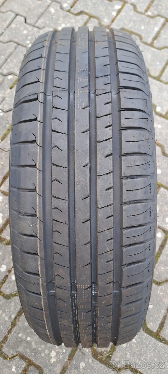 Letní pneu 215/60 R16