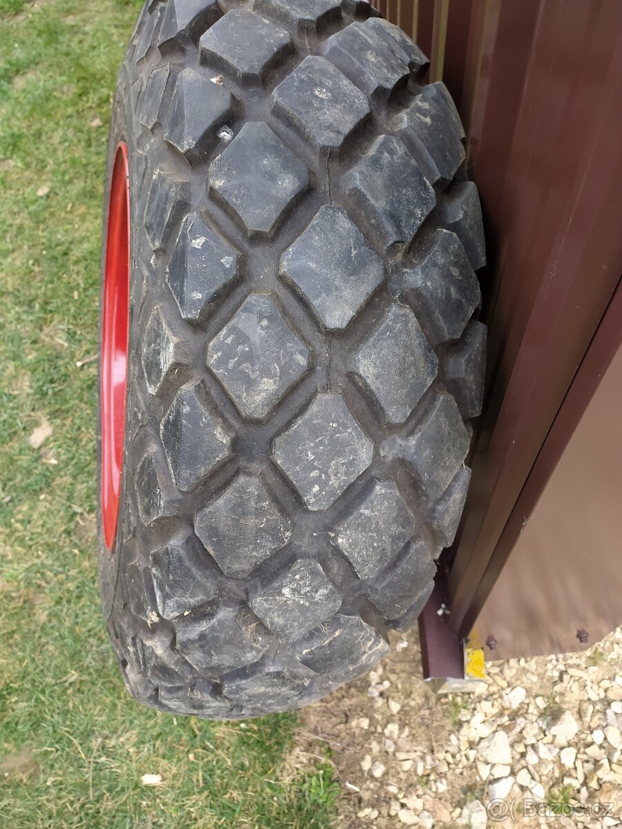 Pneu 10.0/75-15,3