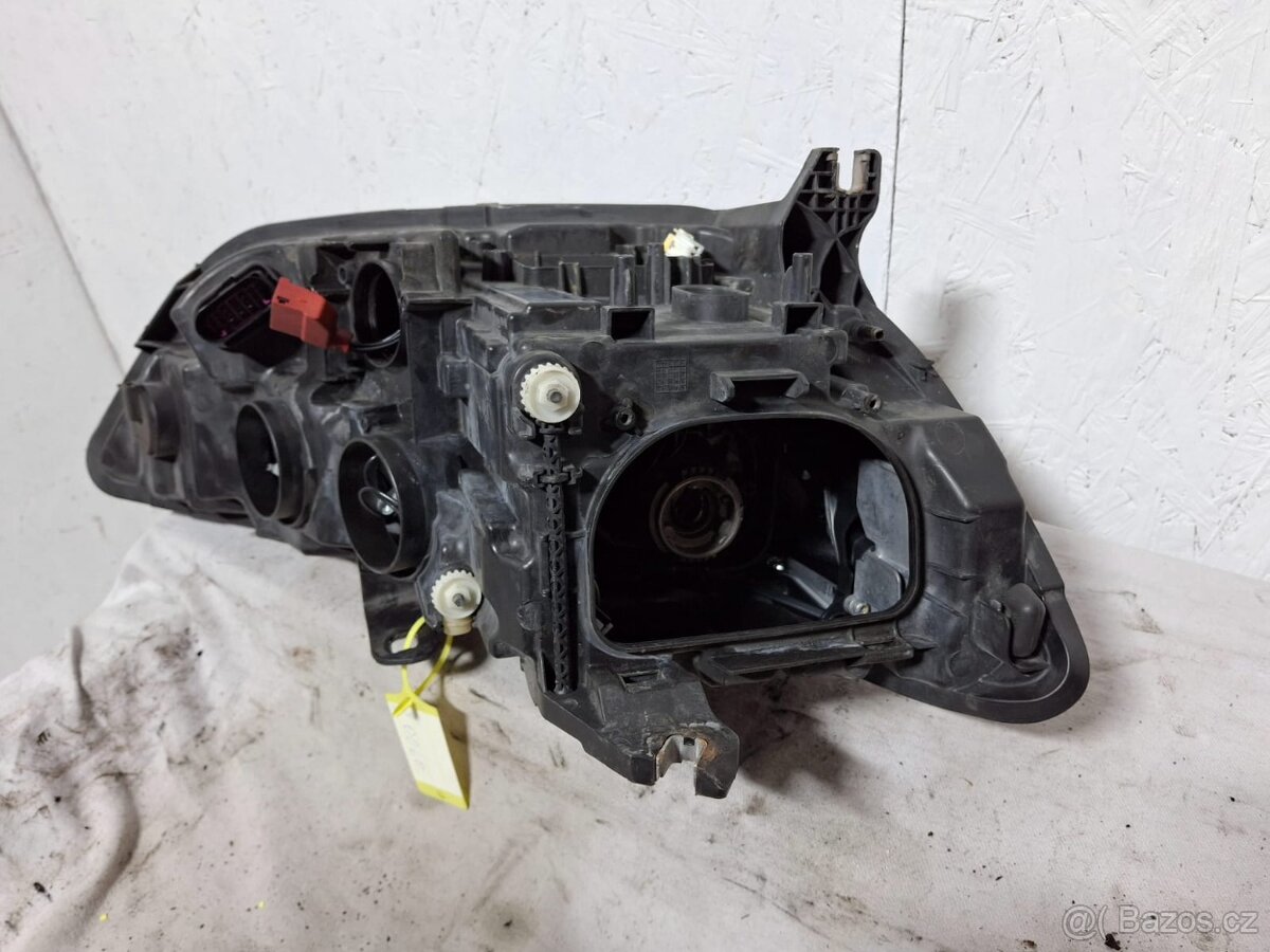SVĚTLOMET LEVÝ PŘEDNÍ BI-XENON AUDI A6 C7 4g0941005