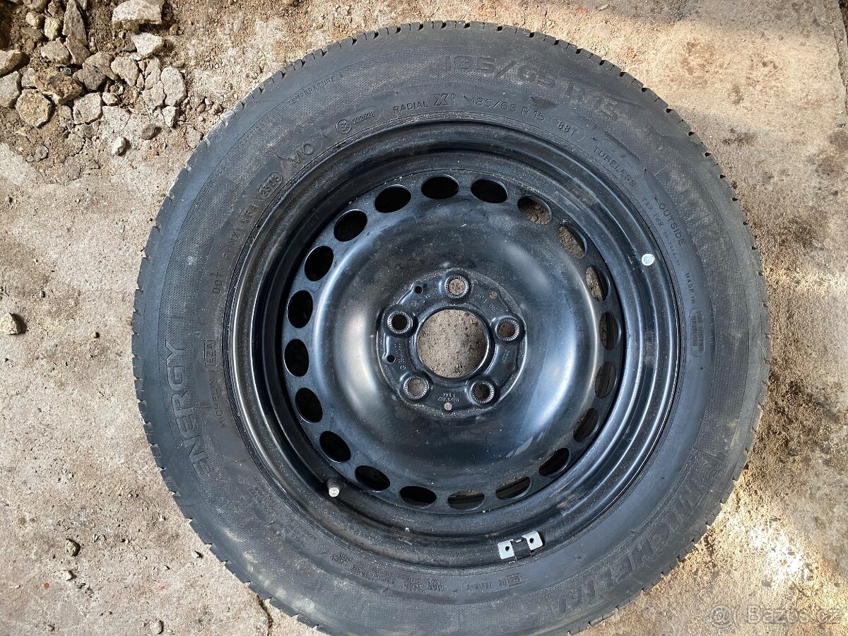 Slušné letní 185/65 R15 na diskách 5x112 oreg Mercedes Levně