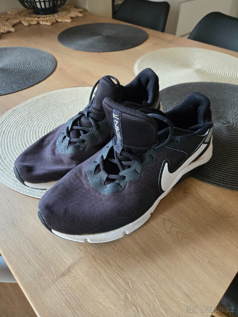 Prodám tenisky Nike velikost EU 46 (30cm).