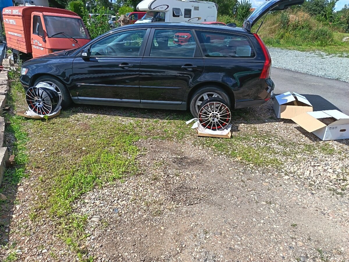 Prodám Volvo  V50, 2.0 TDI. ,100kw