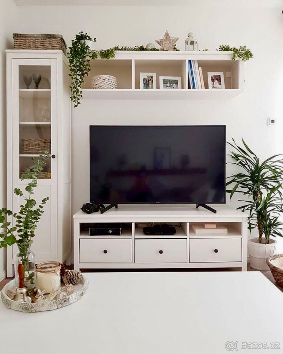 TV stolek a police Ikea Hemnes