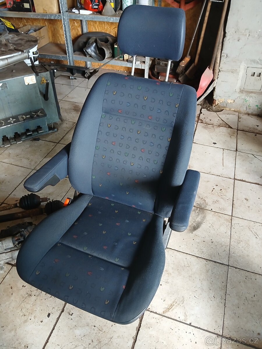 sedačka řidiče do VW T4 s loketkama