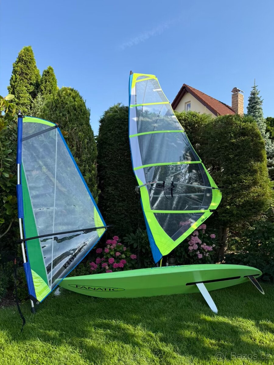 windsurfing