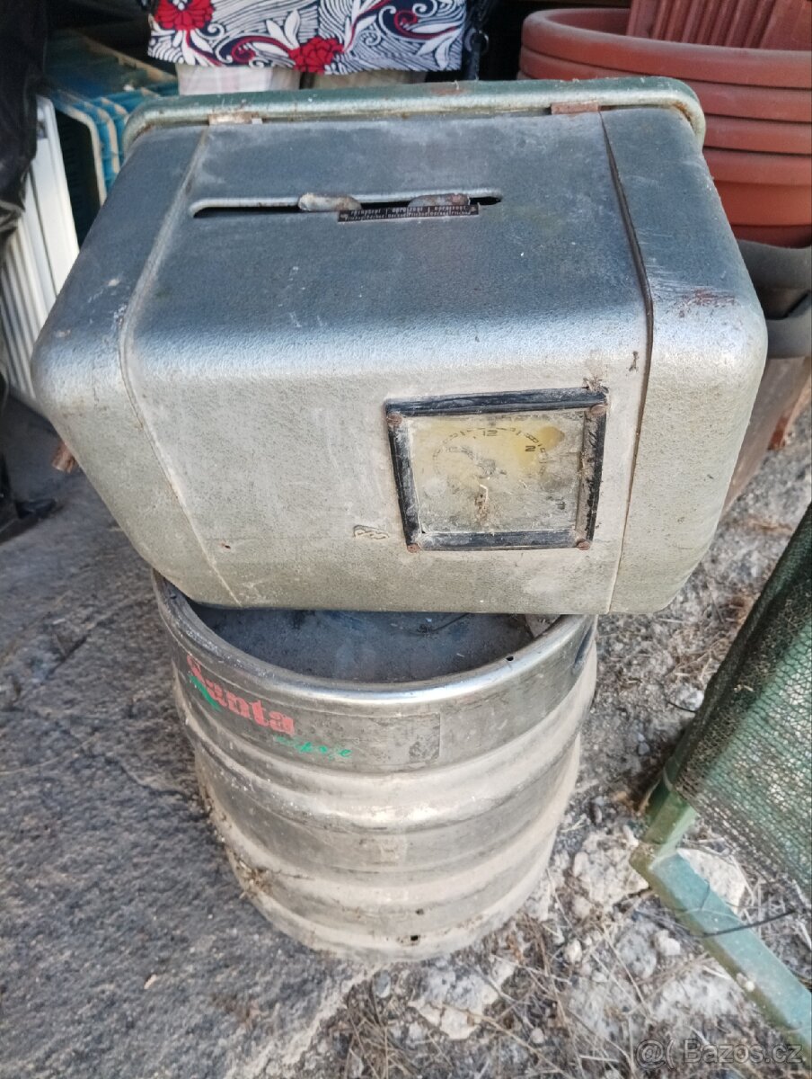 Dochazkovy stroj (píchačky)
