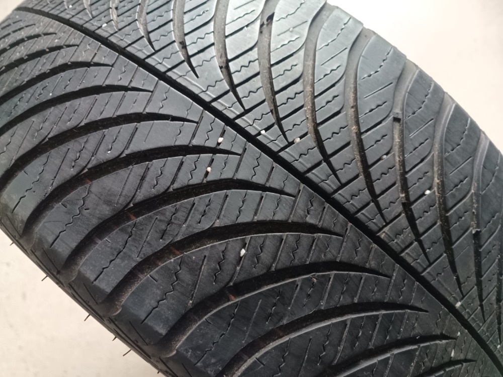 215/50 R17 GOODYEAR (5020)