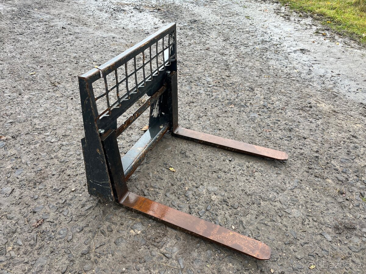 Paletizacni vidle na smykovy nakladac Bobcat