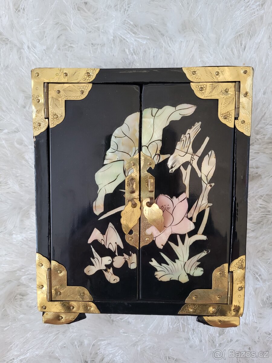 starožitná činská šperkovnice