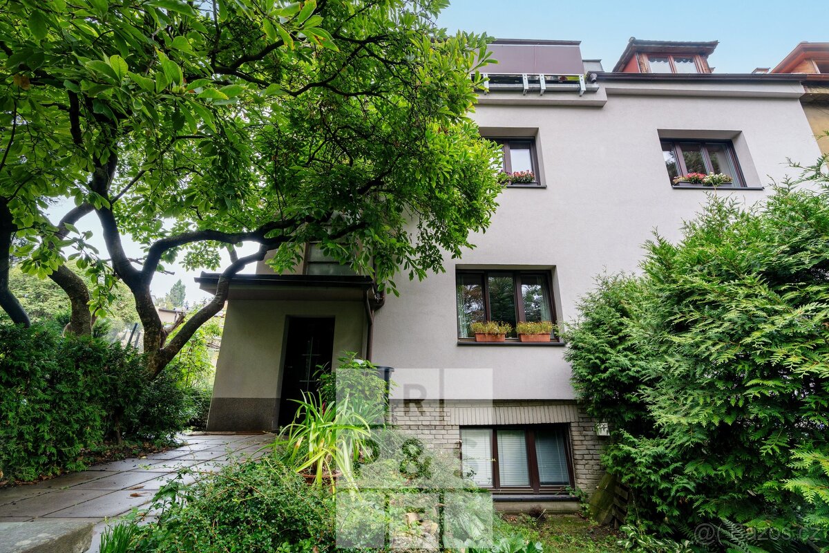 Prodej bytu 3+1 98 m² + zahrada 591  m², Praha - Smíchov