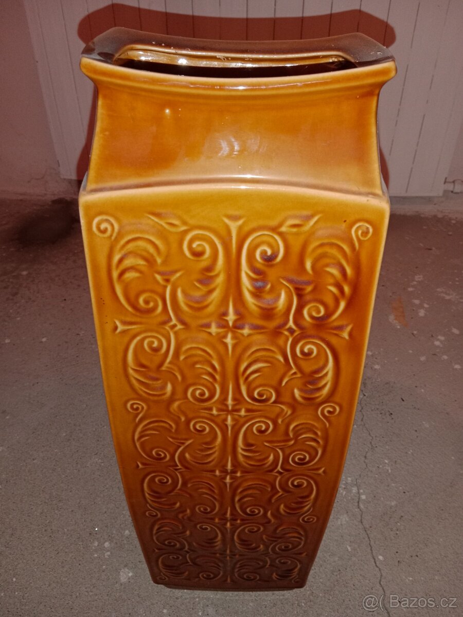 Starožitná váza