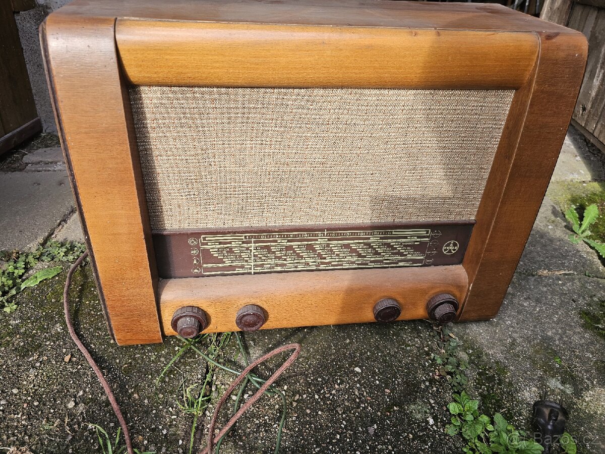Retro rádio Tesla