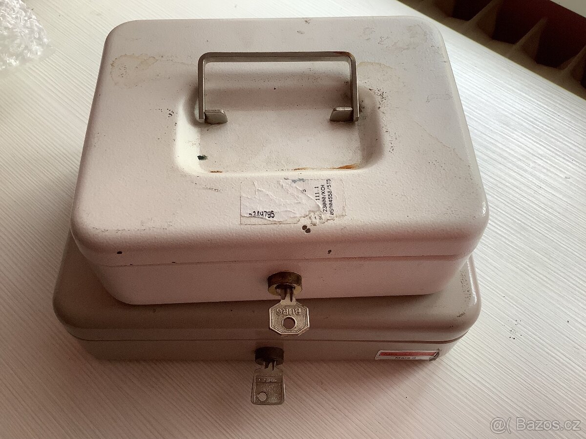 Trezor přenosná příruční pokladna malá a velká. Visací zámky