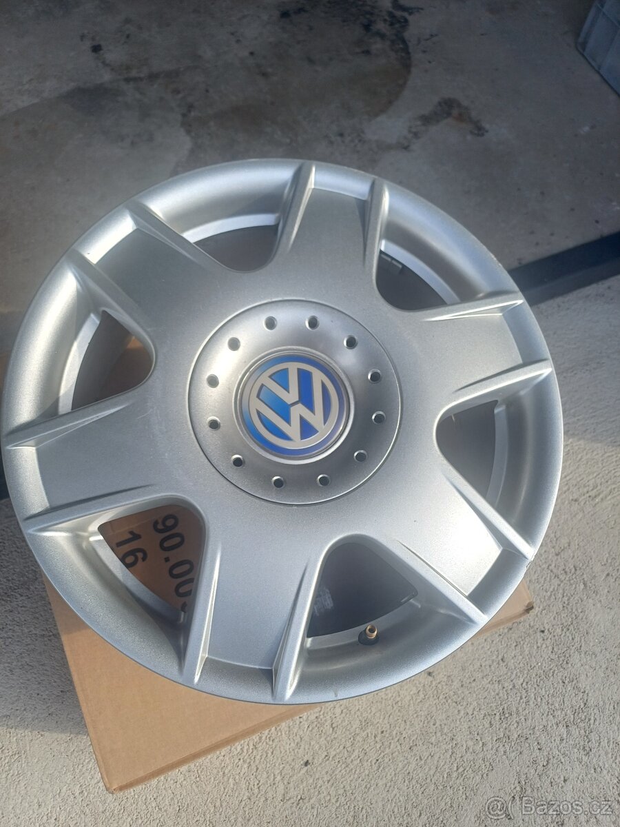 Prodám originál kola VW New Beetle