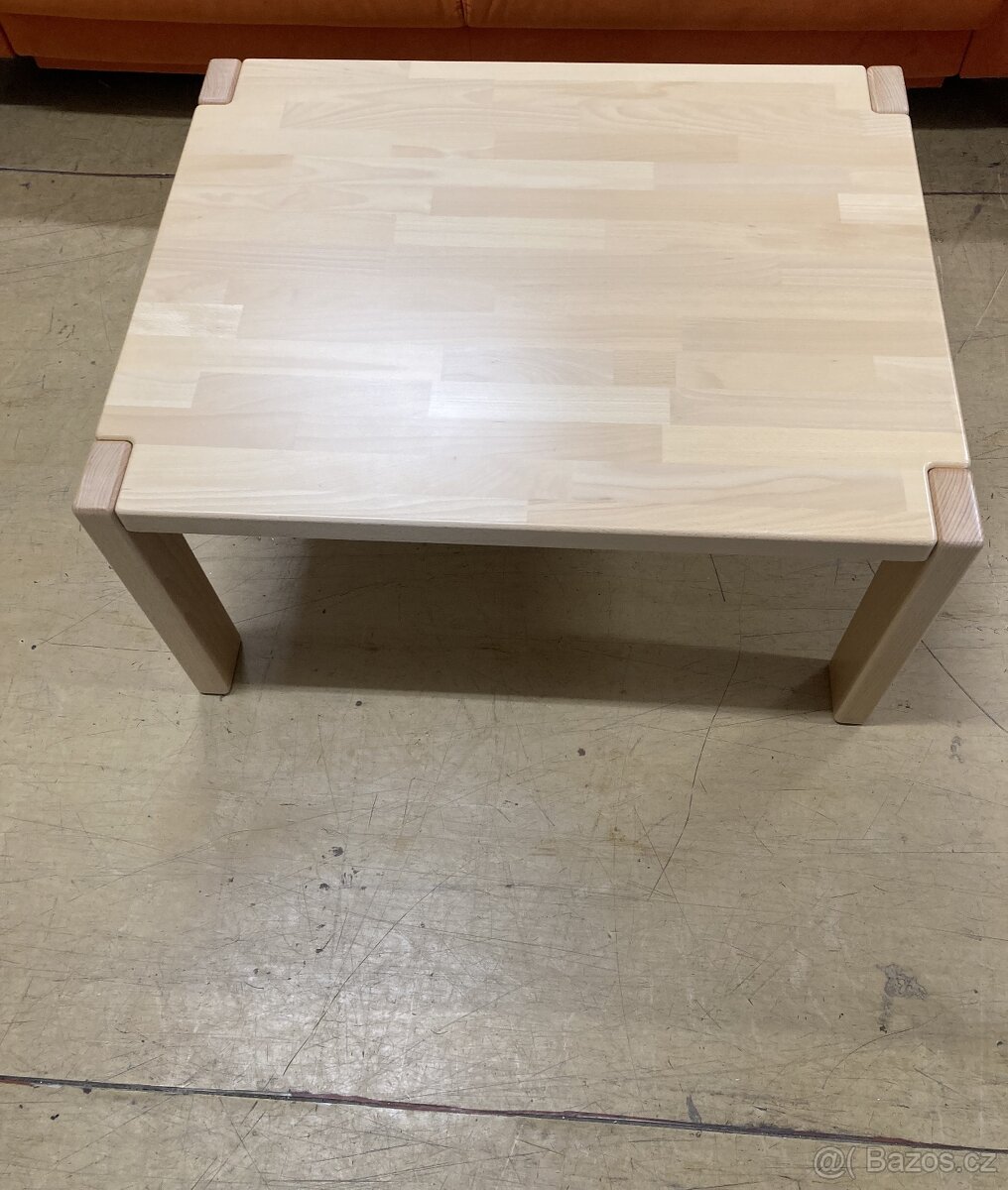 Nový konferenční stůl