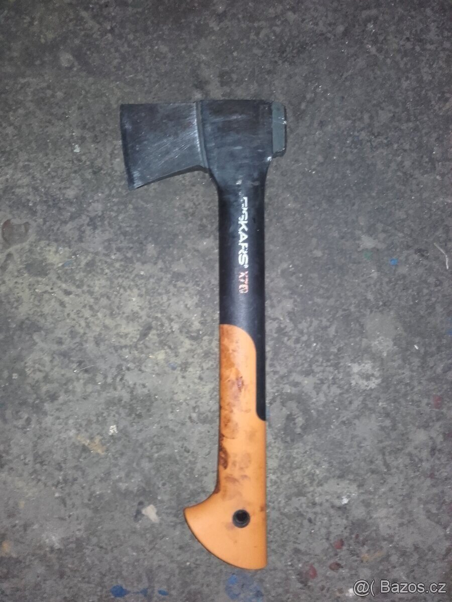 sekera fiskars X7