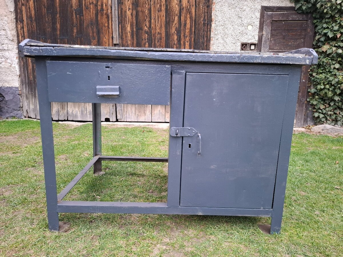 Dílenský stůl / ponk