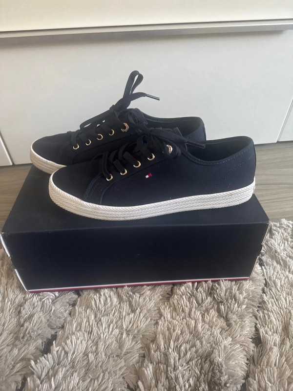 Krásné začkové plátěné tenisky Tommy Hilfiger vel 39