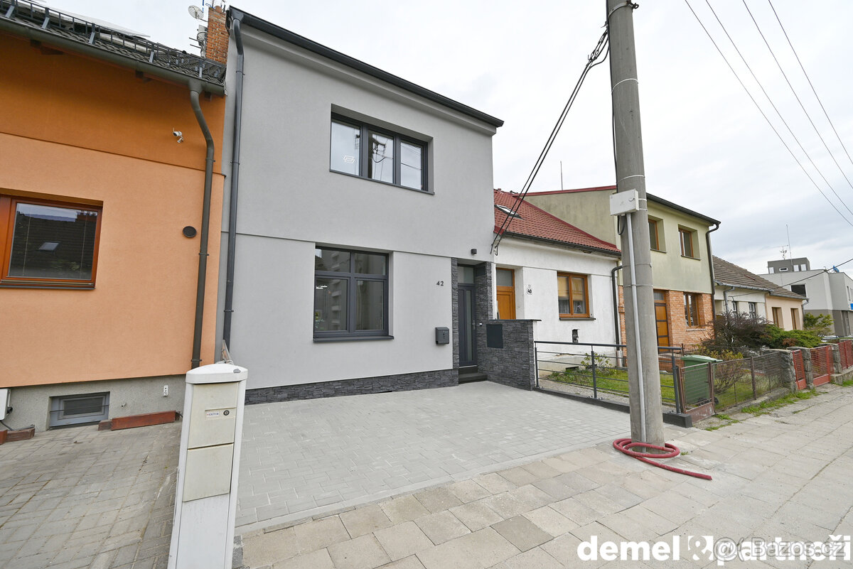 PRODEJ DOMU 4+KK VELKOMEZIŘÍČSKÁ - TŘEBÍČ