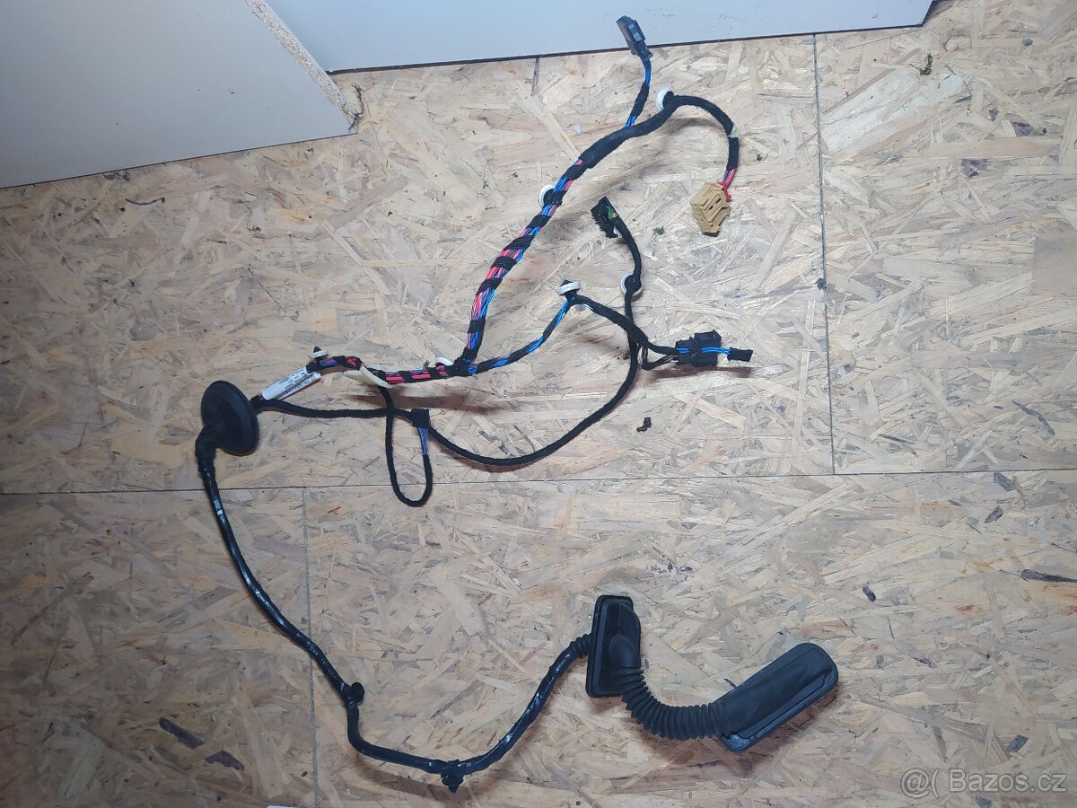 Svazek elektrický dveřní přední