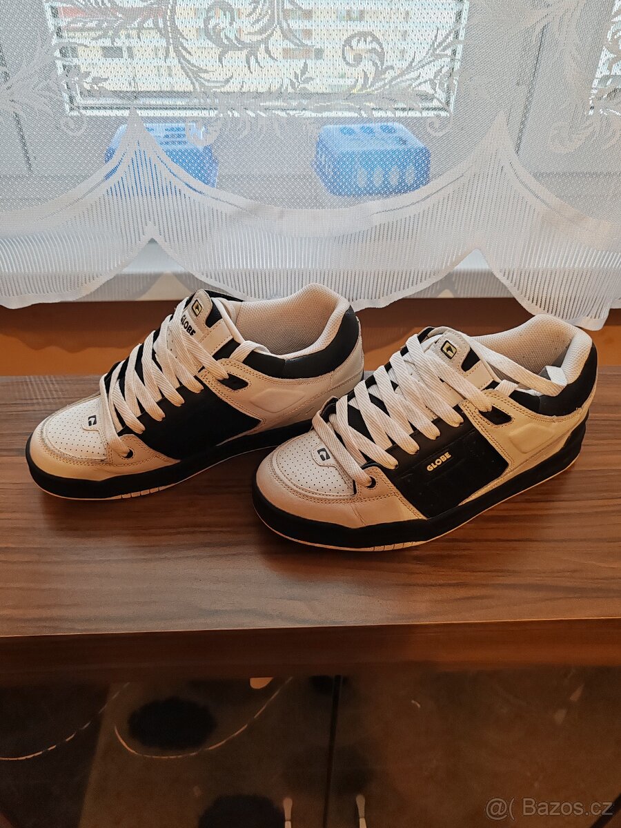 Globe Fusion black/white vel 44 28,5cm