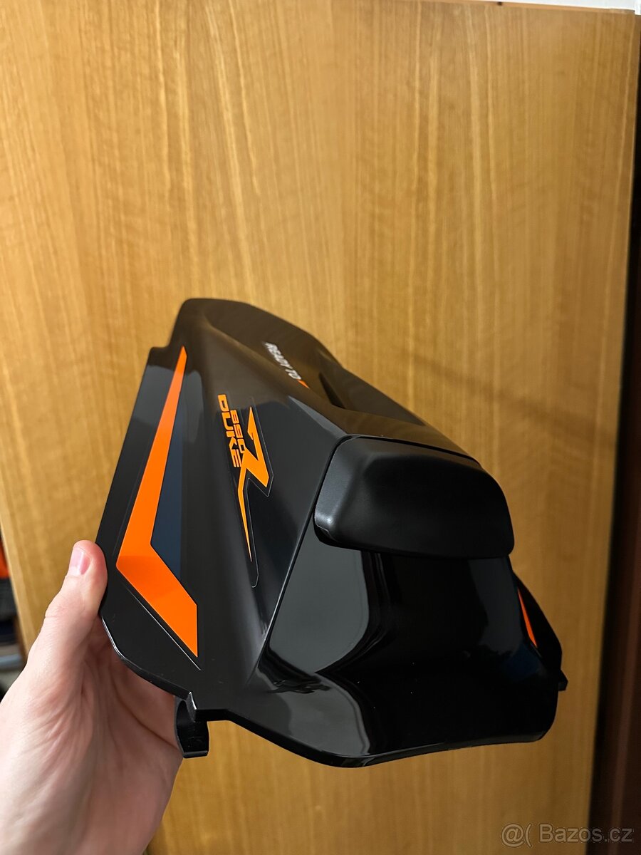 KTM Kryt sedla spolujezdce / krovka Duke 790 890 R L GP
