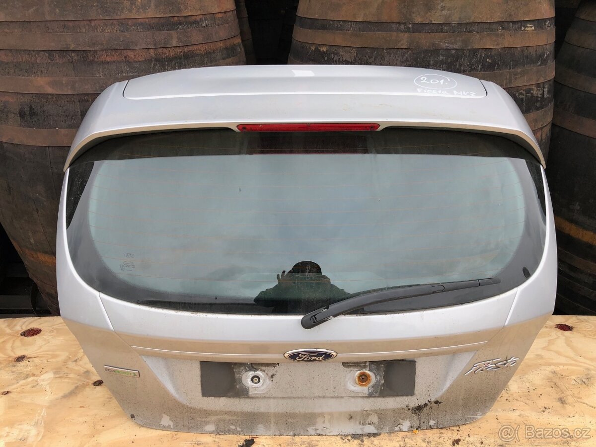 Páté dveře Ford Fiesta MK7