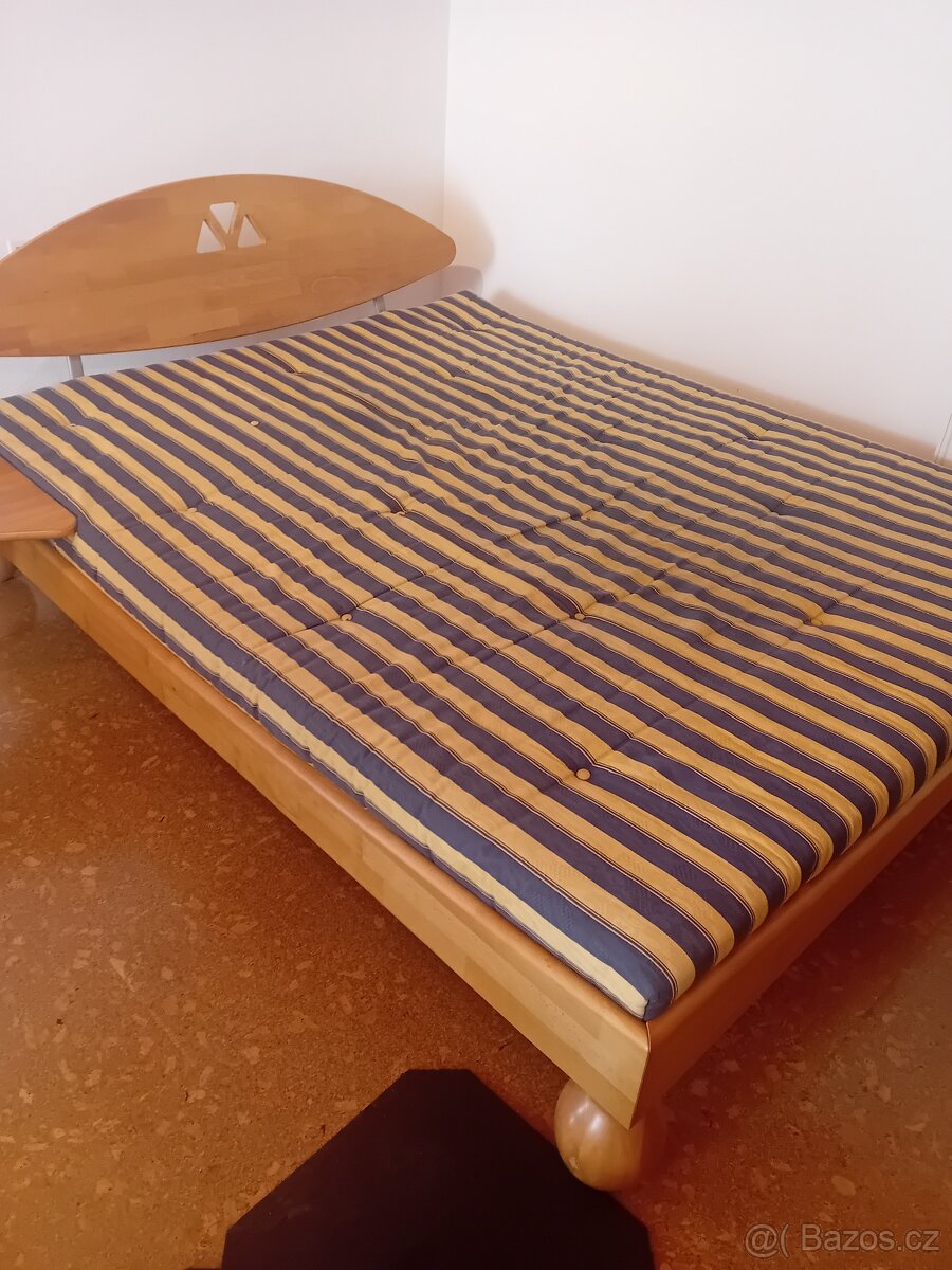 postel dvoulůžko, buk masiv, rošty, matrace