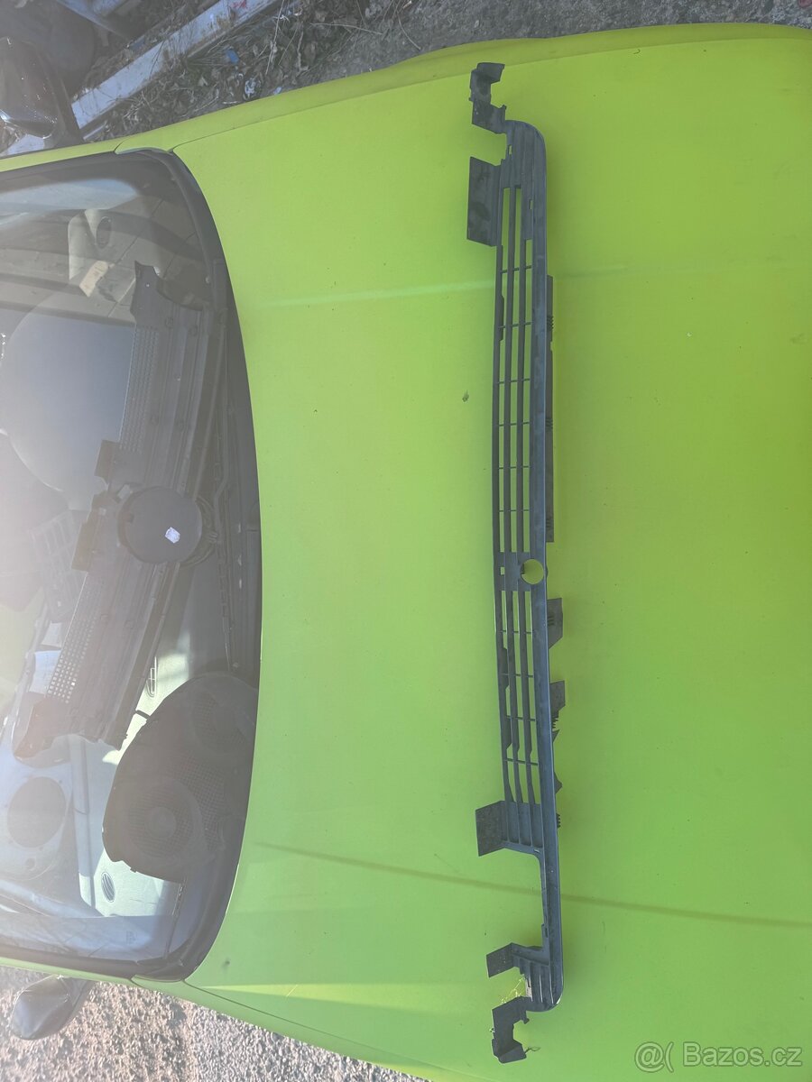 Mřížka pod úzký nárazník golf mk2
