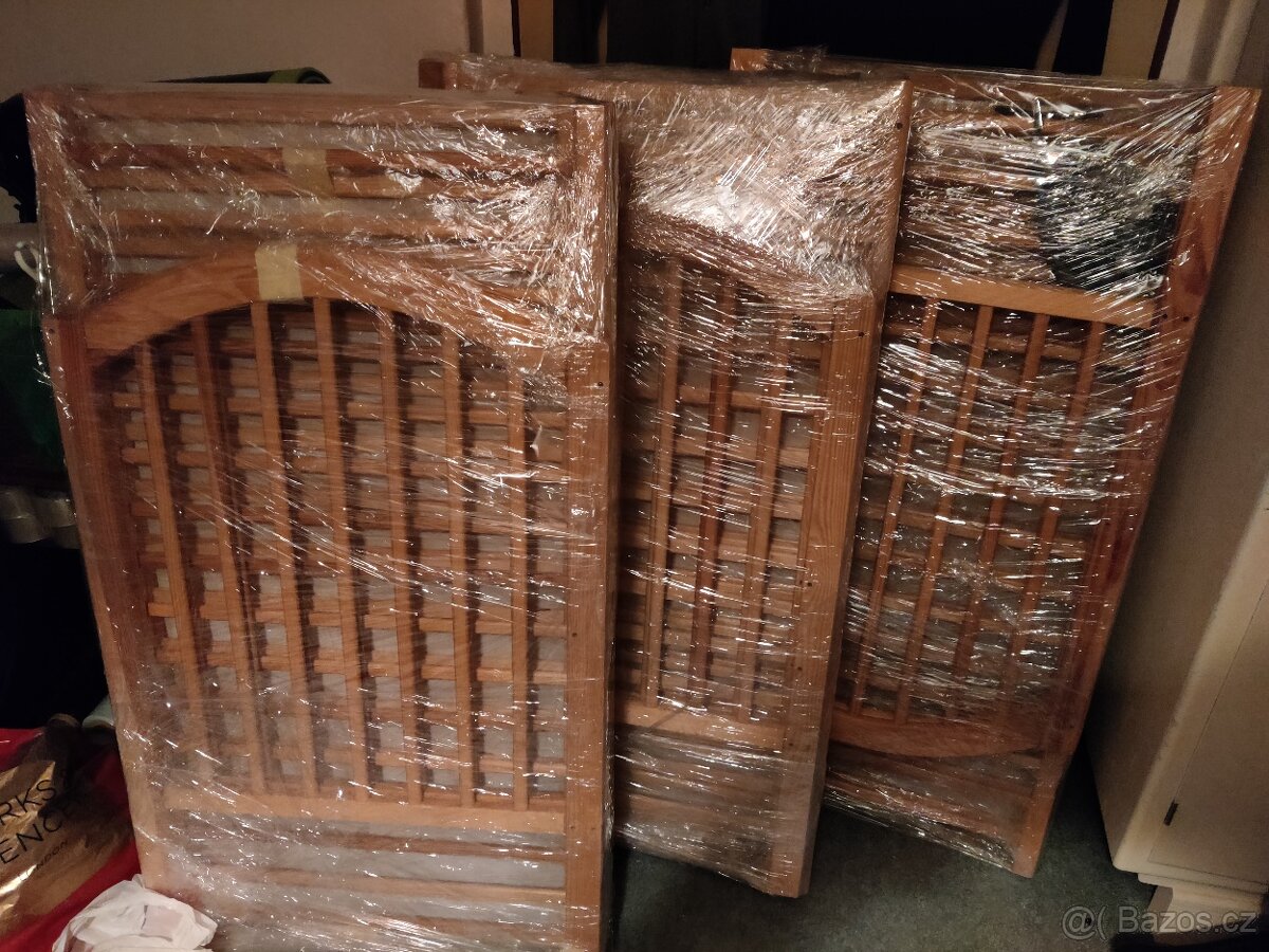 Dětská postýlka se stahovací bočnicí + matrace