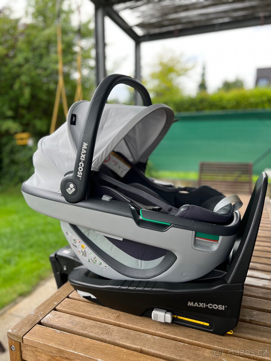 Maxi-Cosi Coral (2020) s ISOFIX základnou
