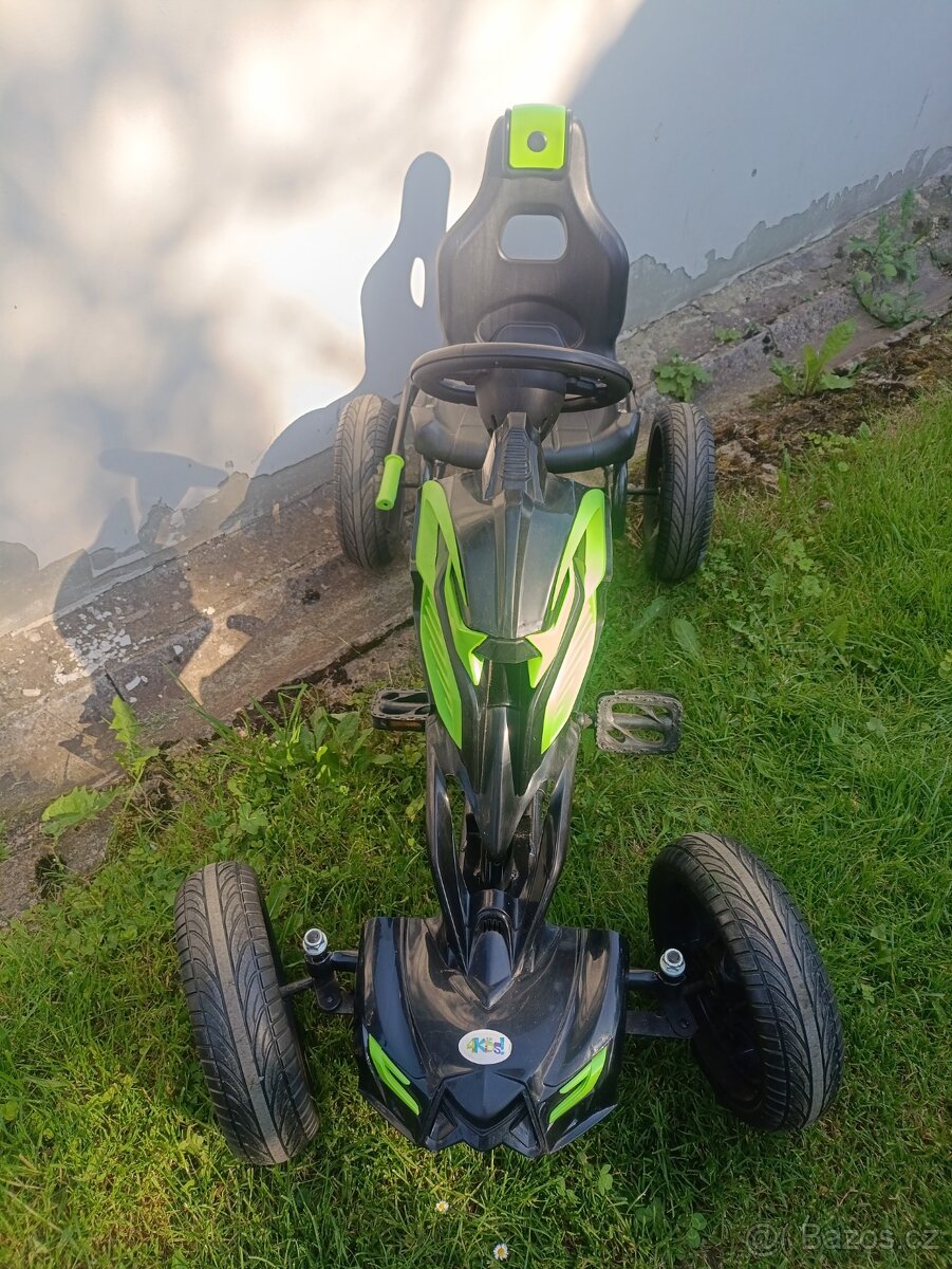 Dětské šlapadlo, motokára. Vhodný dárek k vysvědčení.