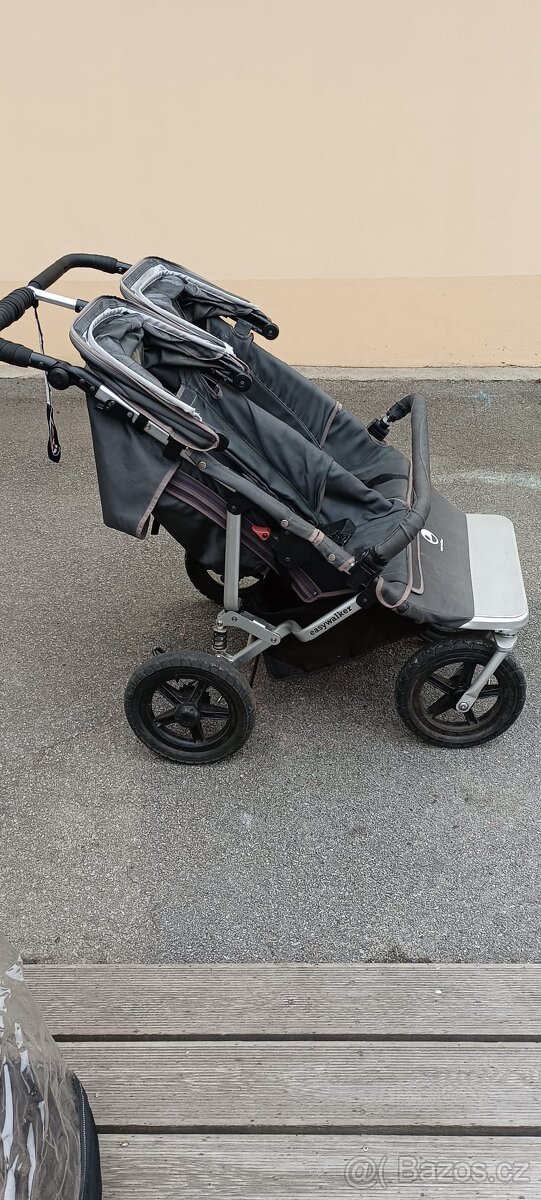 Kočárek pro dvě děti - dvojkočárek