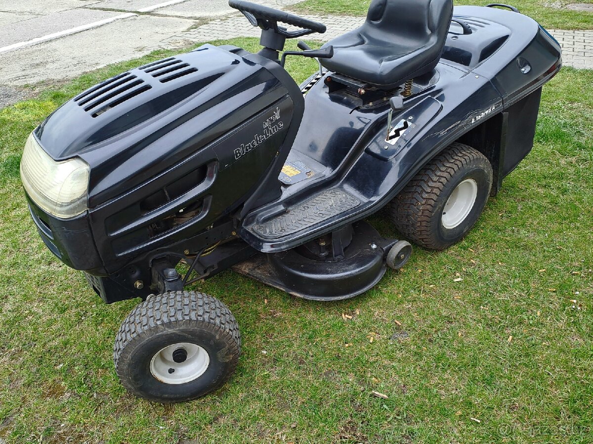 zahradní traktor MTD Black Line