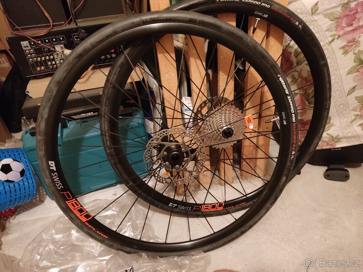 Prodám sadu kol DT swiss p1800 spline + komponenty