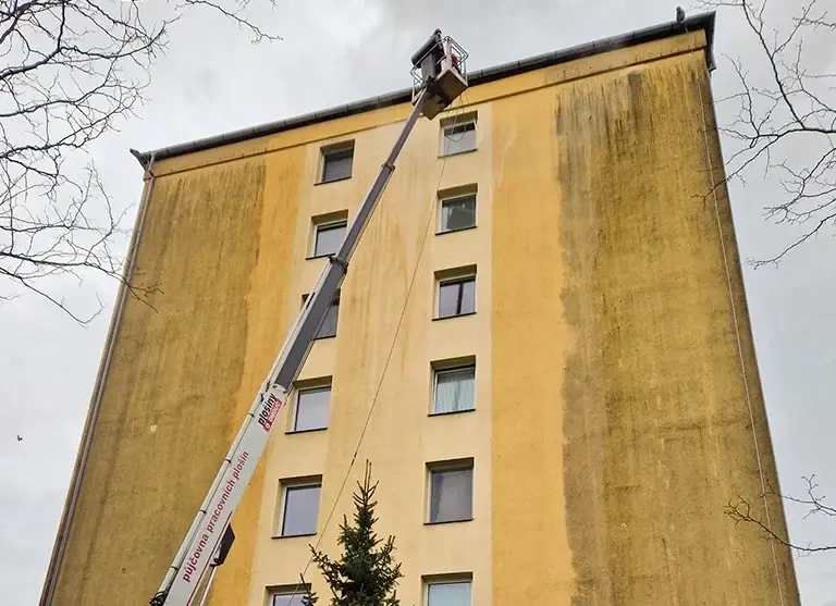 Čištění střech, fasád a zámkové dlažby