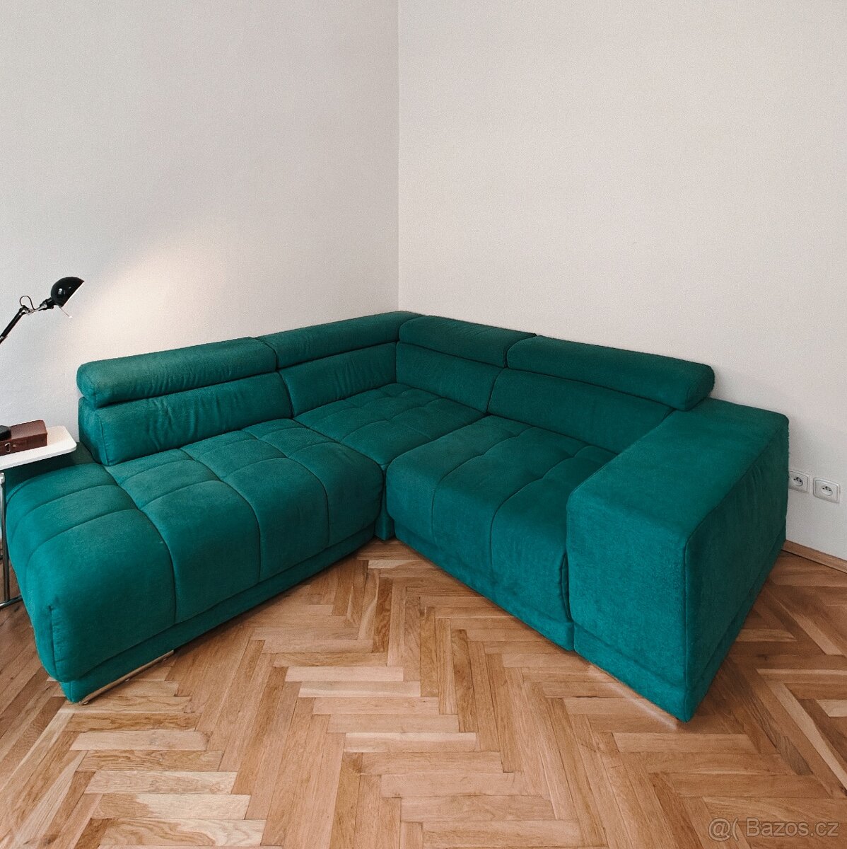 NA PRODEJ: Moderní rohová pohovka v tyrkysové barvě – ve výb