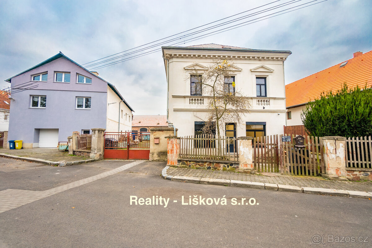 Prodej areálu s všestranným využitím nedaleko dálnice Praha