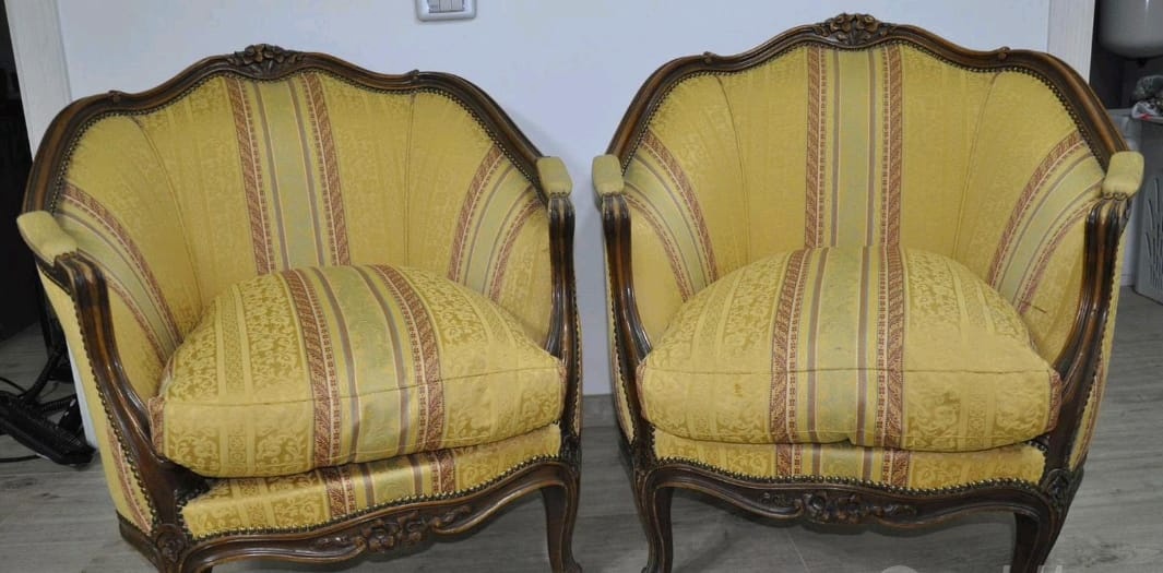 Starožitná dřevěná čalouněná souprava,pohovka a 2 křesla