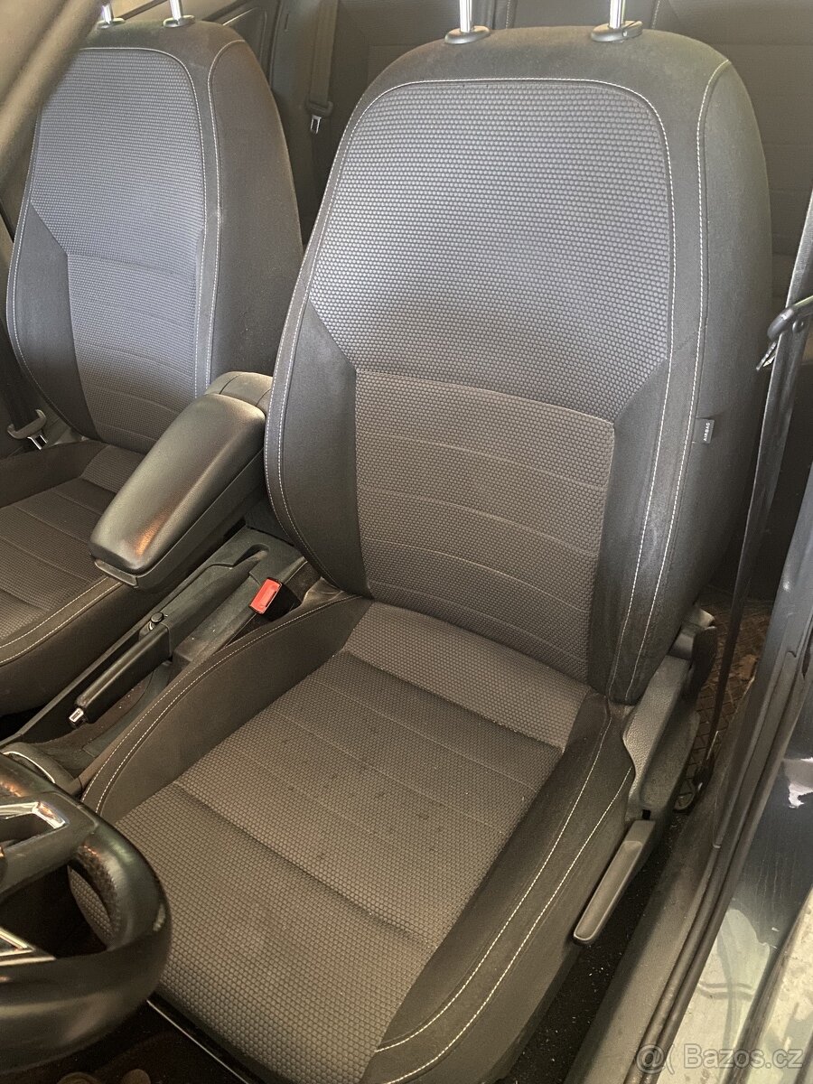 sedacky skoda rapid vyhrivane s airbagy