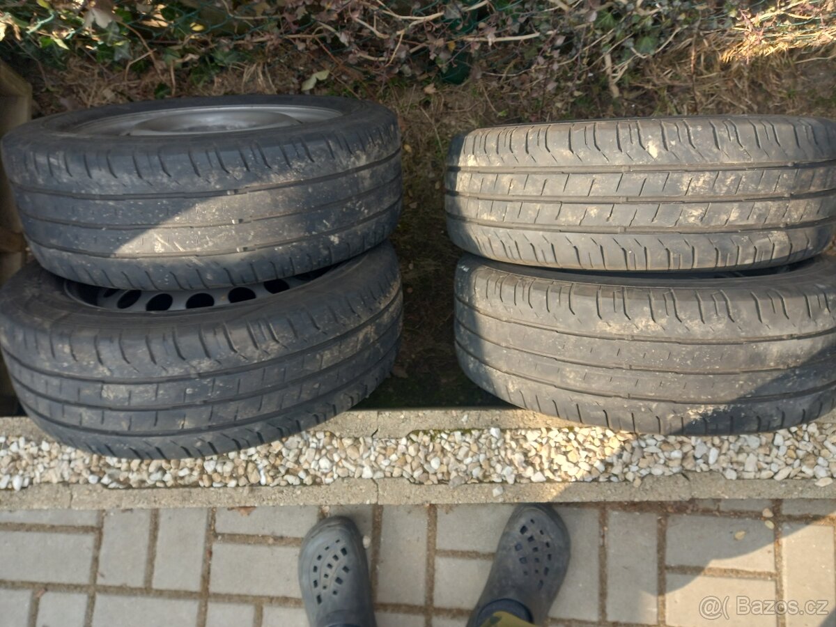 Mercedes Vito 2.2 2x sadu pneu