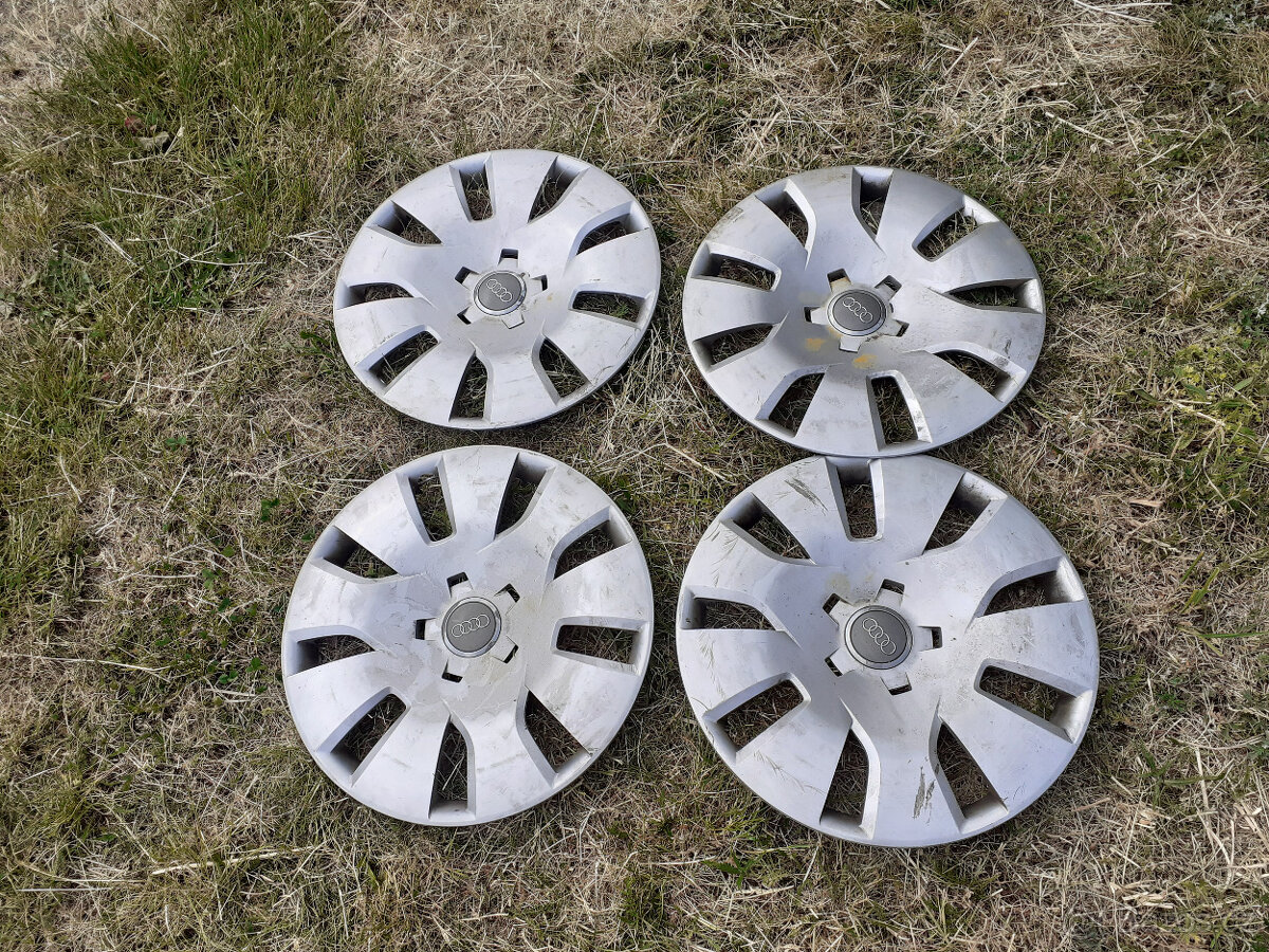 r16 originální plastové kryty kol - poklice AUDI