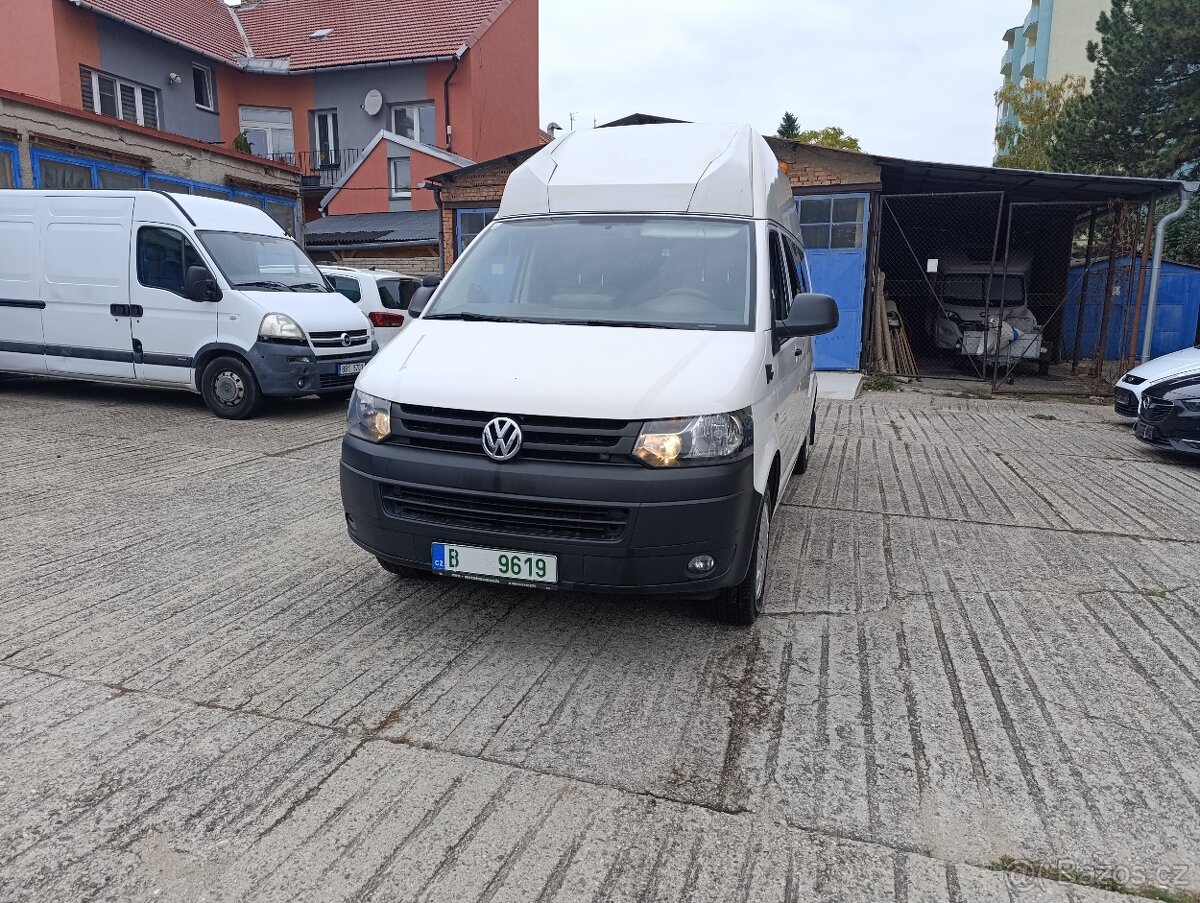 Volkswagen Transporter T5 8 míst 103kw