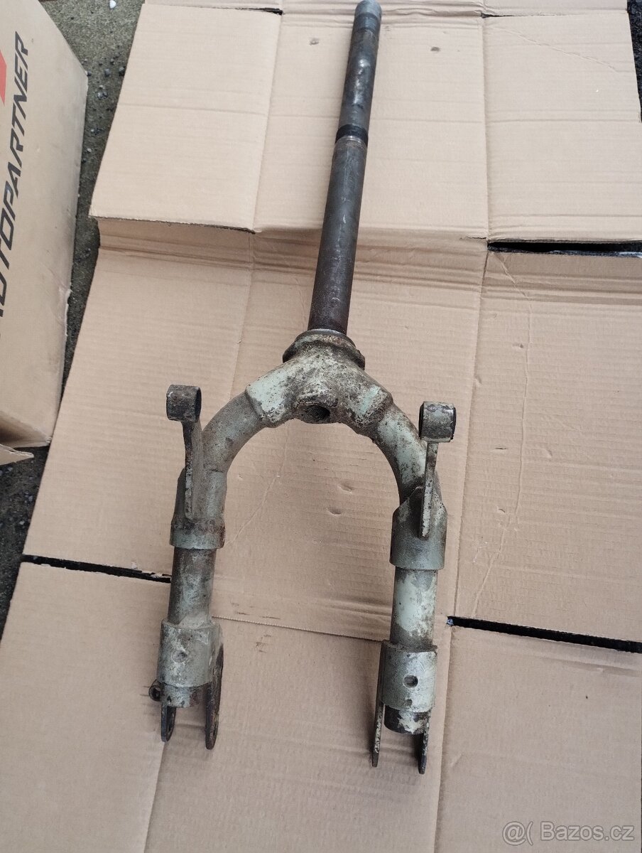 ČZ 175/501. 502 skútr , prase, přední vidlice , řízení