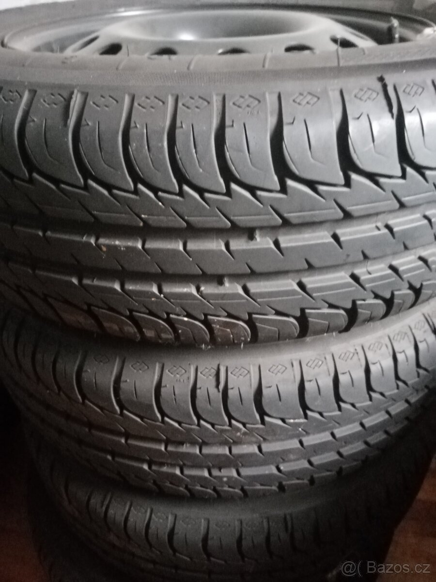 Letní pneu 195/60/15