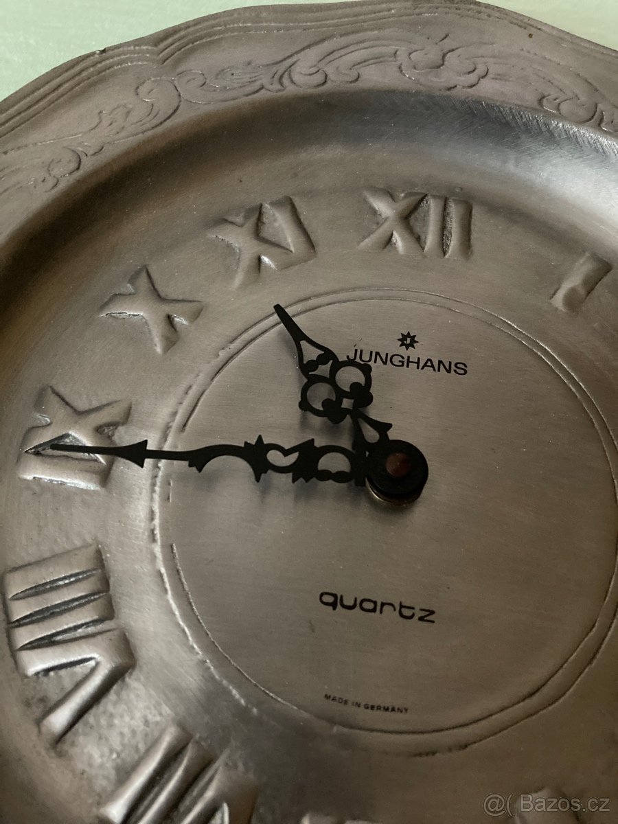 nástěnné hodiny quartz (JungHans)