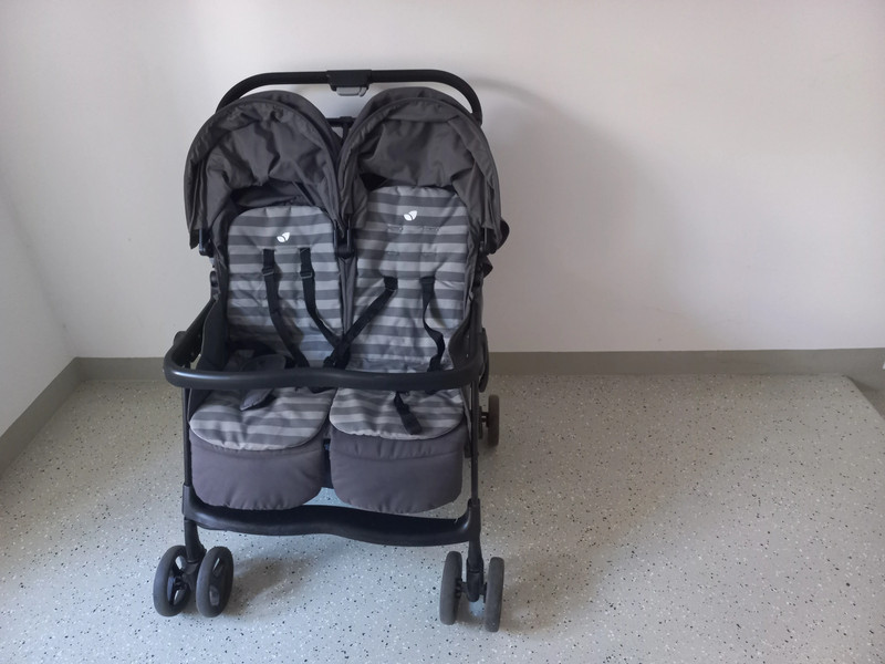 Sportovní kočárek pro dvojčata Joie